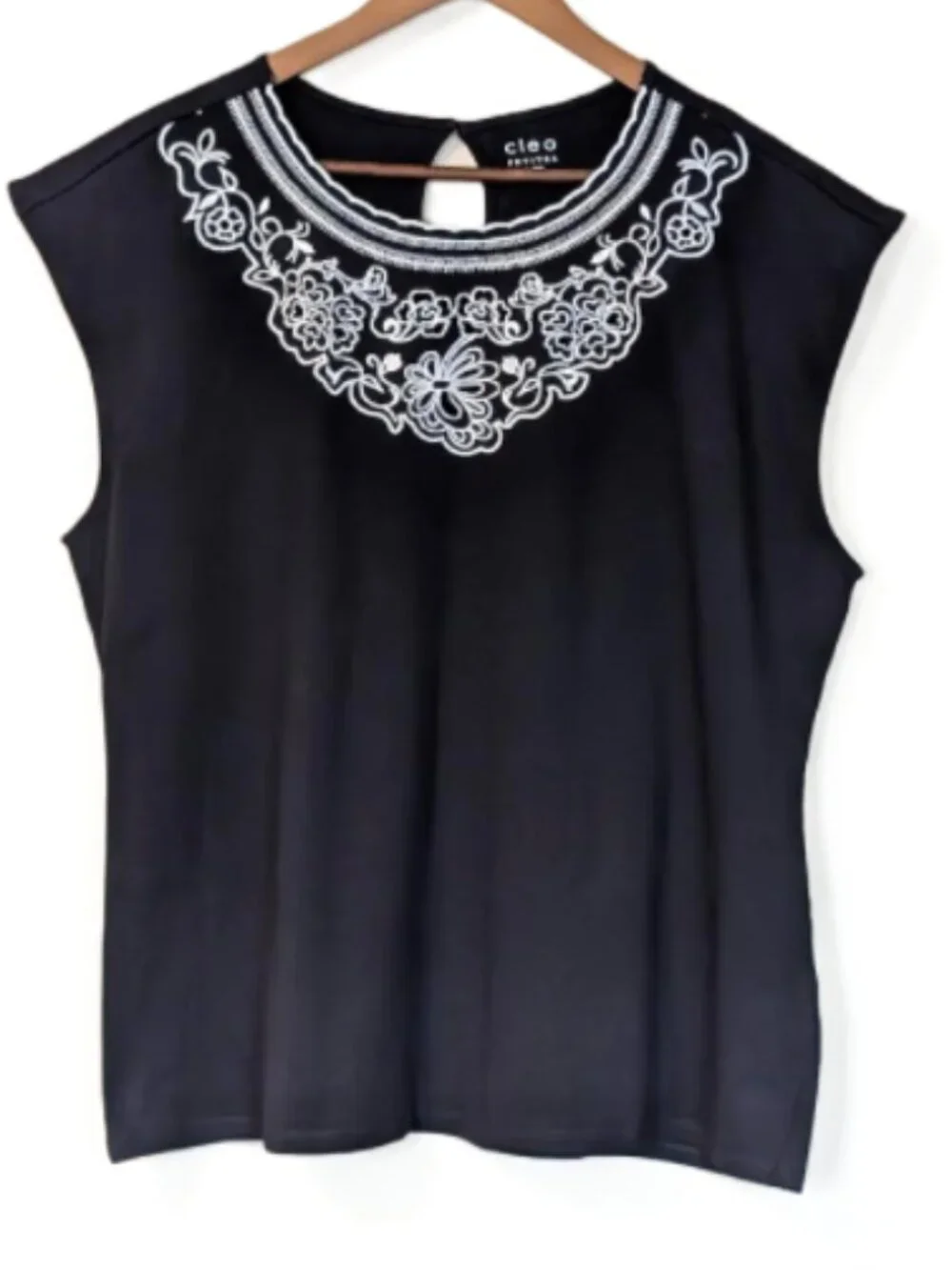 Cleo Petites Navy Embroidered Floral Cotton Top Cap Sleeve Keyhole Back NWOT - Picture 1 of 4